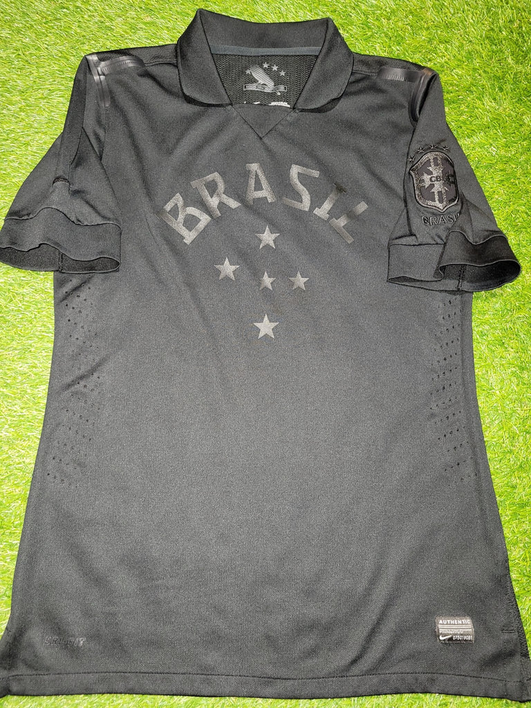 Brazil LIMITED EDITION BLACKOUT PLAYER ISSUE 2013 2014 Soccer Jersey Shirt  L SKU# 534159-010