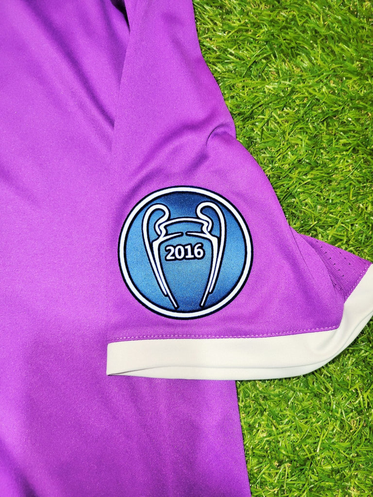 KITGG2 Real madrid 2017 final purple ronaldo away jersey review (full  review in comments) : r/Soccer00